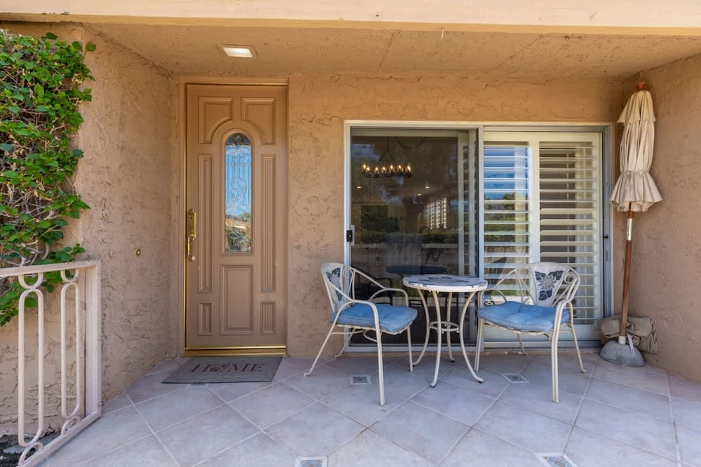 Desert Flower- Ironwood CC Condo Pool Spa