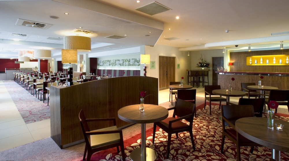 Luton Vacations - Hilton Garden Inn Luton North, United Kingdom - Property Image 6