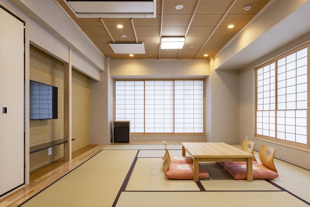 RYOKAN GINKAKU KYOTO view 2