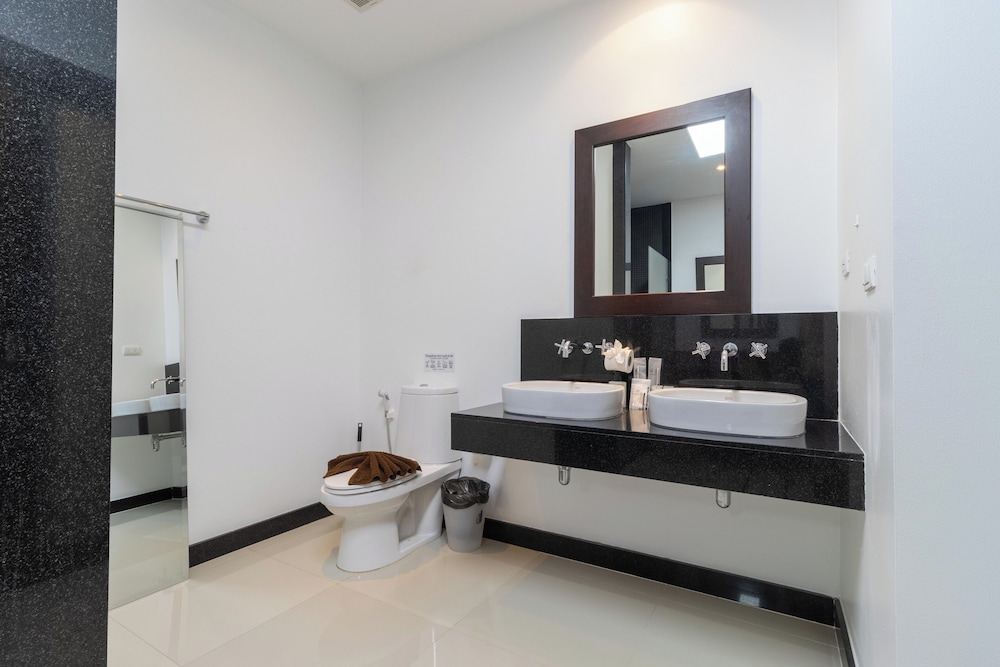 Renovated3BR Pool Villa Near Beach V234