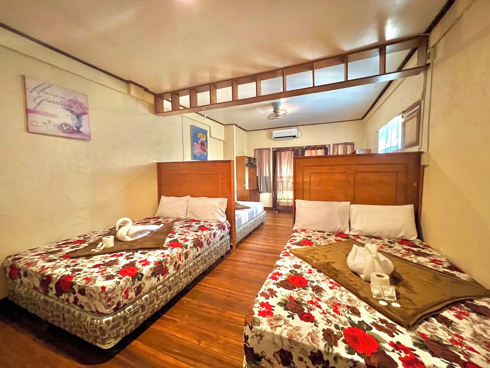 Novie's Tourist Inn