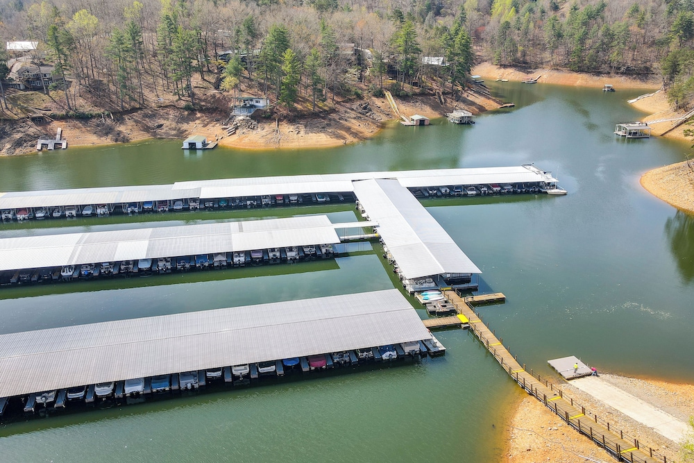 Hiwassee Lake Access: Pet-friendly Cabin w/ Views!