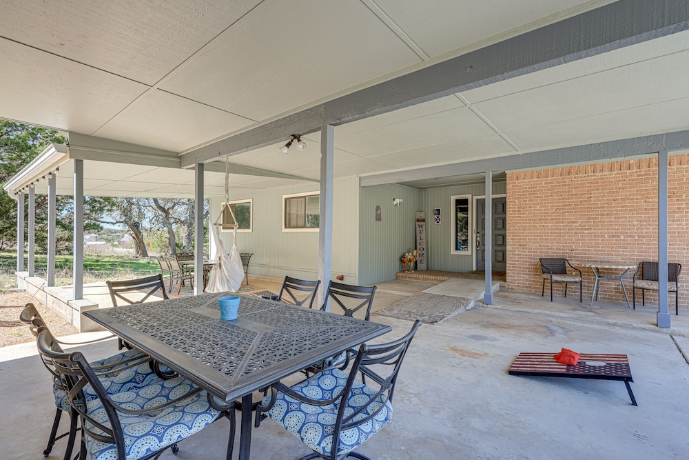 Home w/ Sunroom & Fire Pit - Near Canyon Lake! view 2