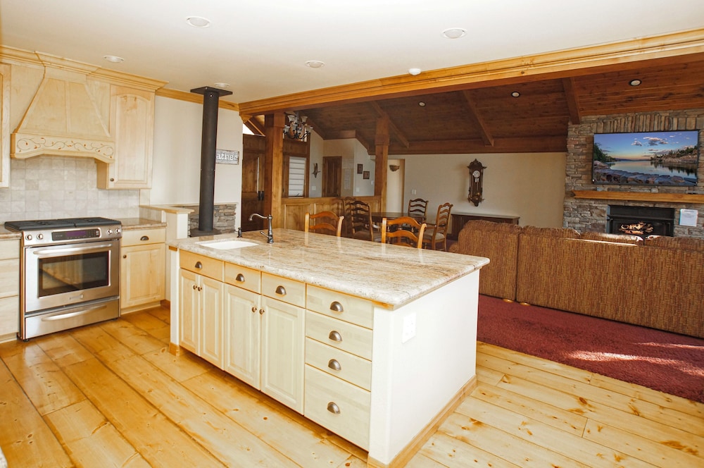 Luxury View Lodge