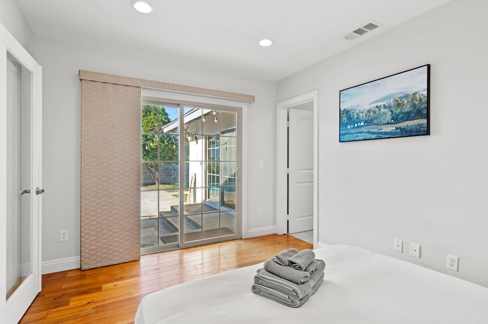 Luxury Estate With Sparkling Pool Elegant Amenities