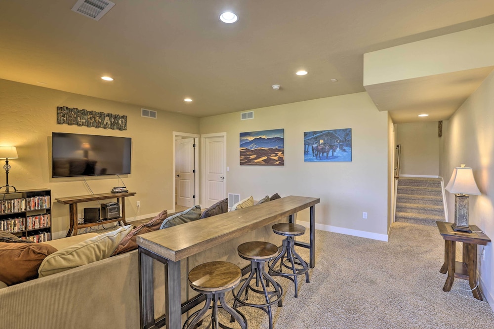 Deluxe Granby Ranch Hillside Home: Private Hot Tub