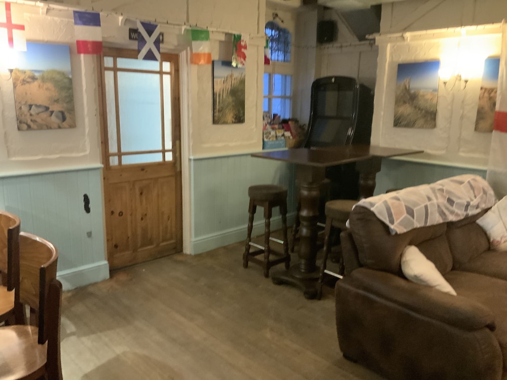 Bideford Vacations - The Wayfarer Inn - Property Image 9