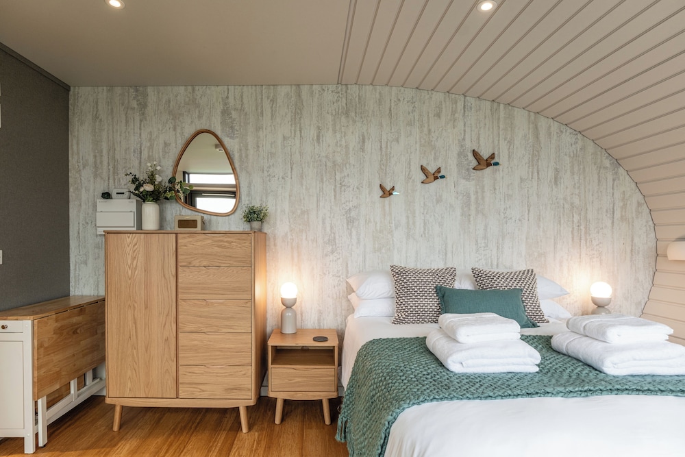 Stunning EcoRetreat Pods in Old Chalford