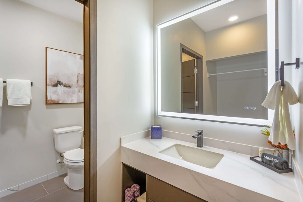 The Valor, an Ascend Collection Hotel