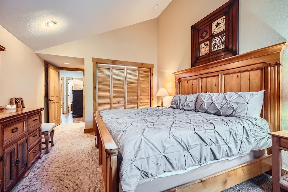 8712 Ski Tip Townhomes 3 Bedroom Townhouse