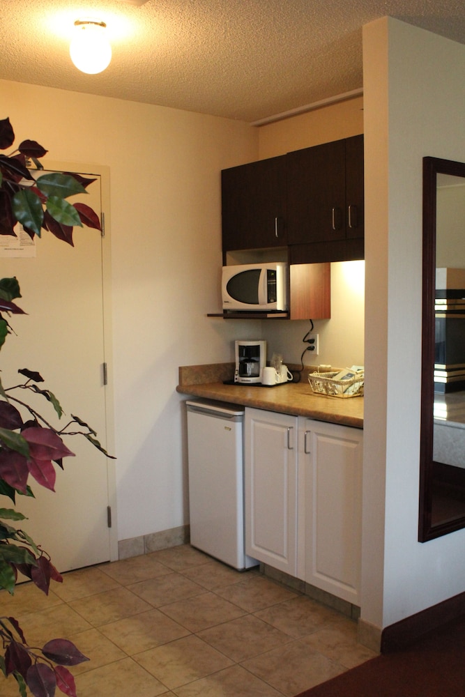 Tamarack Motor Inn