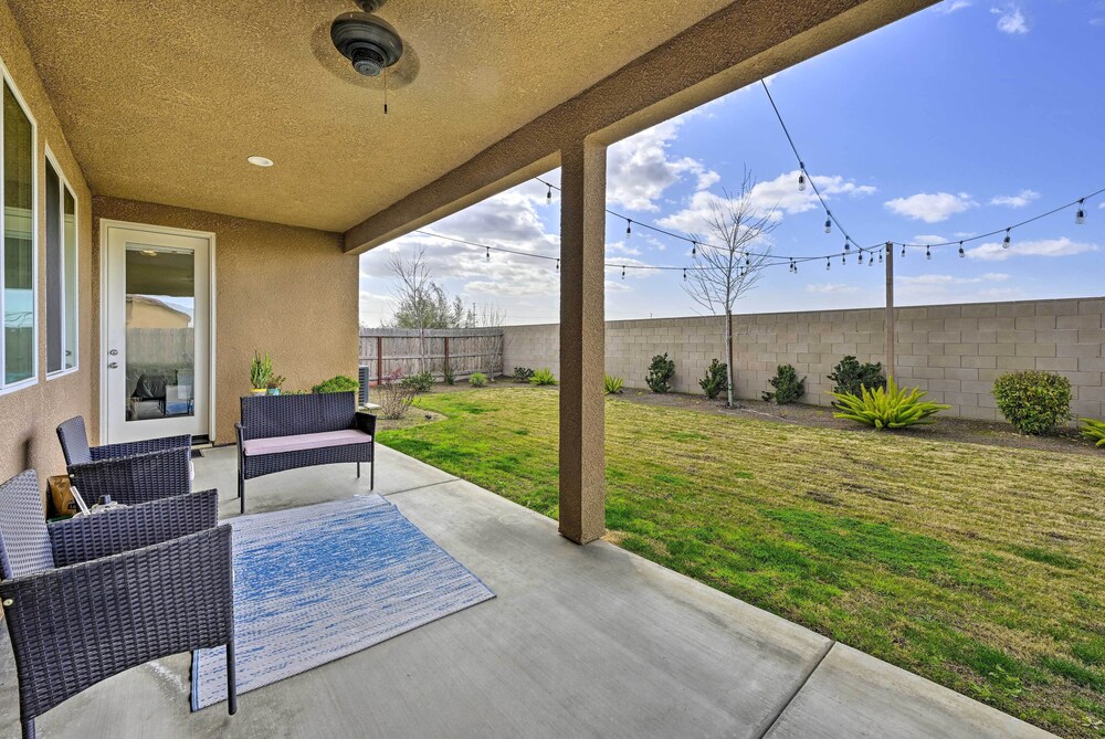 Visalia Home w/ Yard: 4 Mi to Downtown!