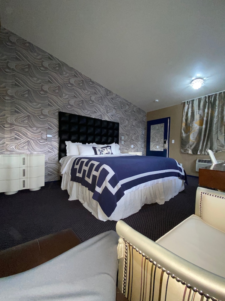 Crown Motel