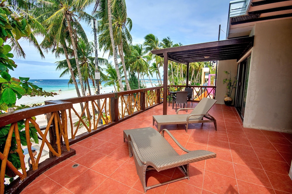 Red Coconut Beach Hotel