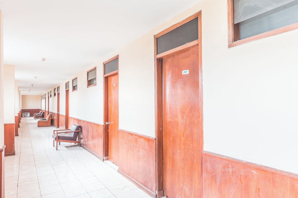 OYO 94759 Hotel Taman Cibinong