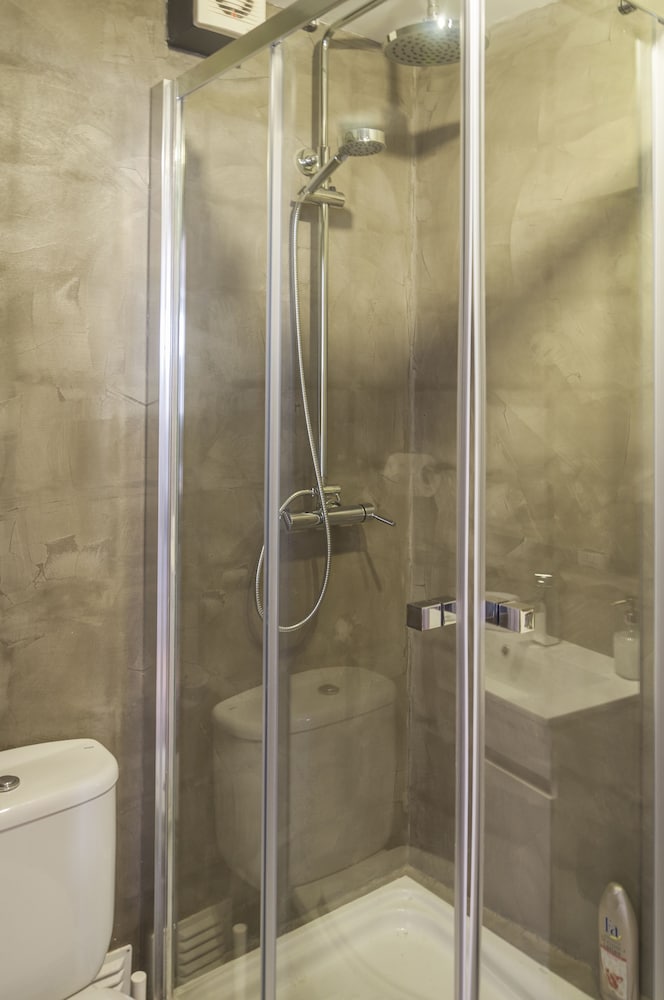 Contemporary by Apartments Alfama