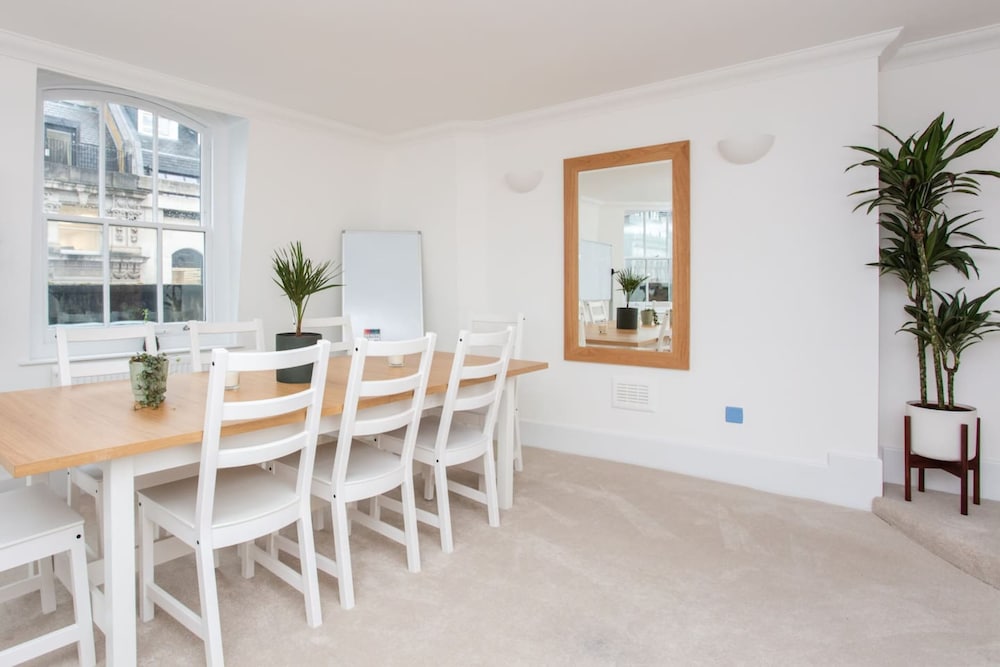 Modern 2 Bedroom Apartment in the Heart of London