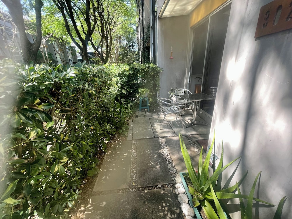 Beautiful Spacious Loft 2 Bedrooms 2 Full Baths 2 car Garage in Downtown