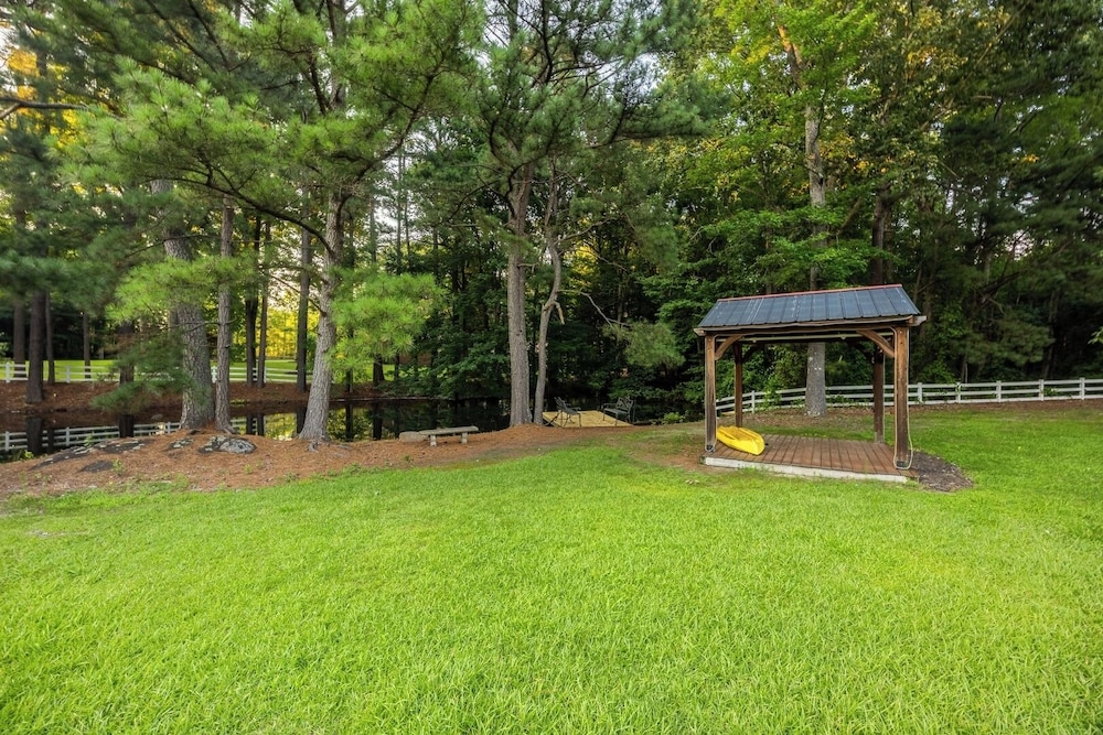Pet-friendly 3BR Lake House Firepit & Pier