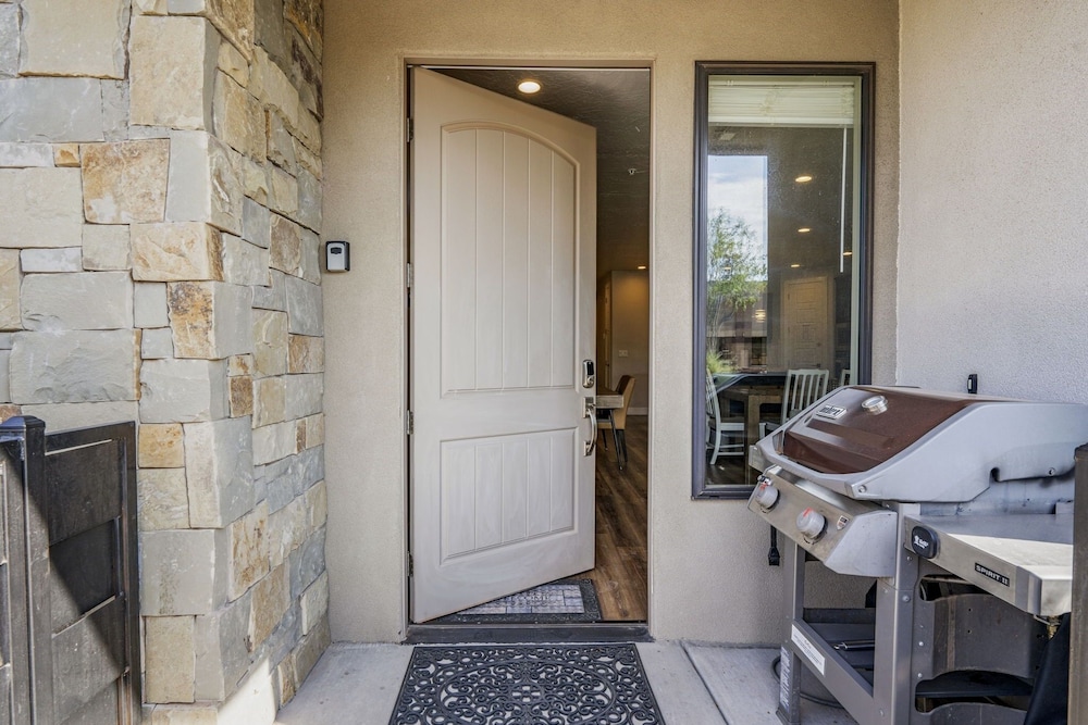 Relax In Style 4 Bedroom Townhouse