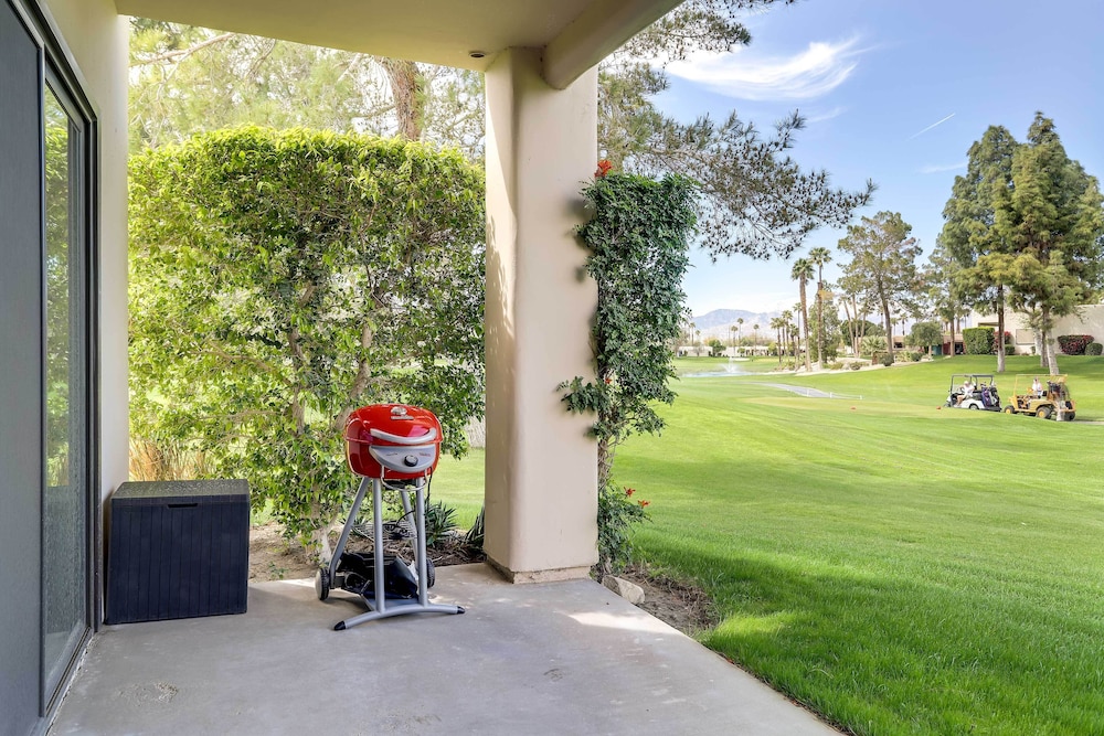 Golf Haven w/ Pool Access - 5 Mi to Palm Springs
