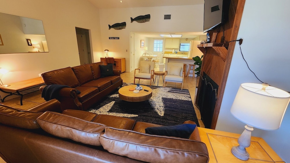 Vacationer's Duplex 2 Bedroom Apts by RedAwning