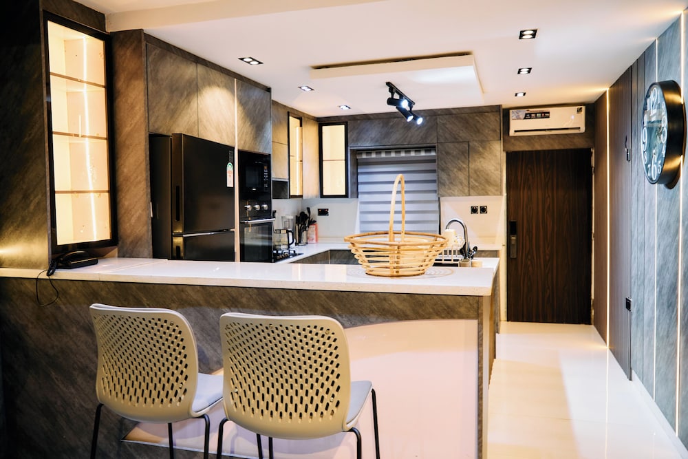 Mo's Place by Zuno Homes