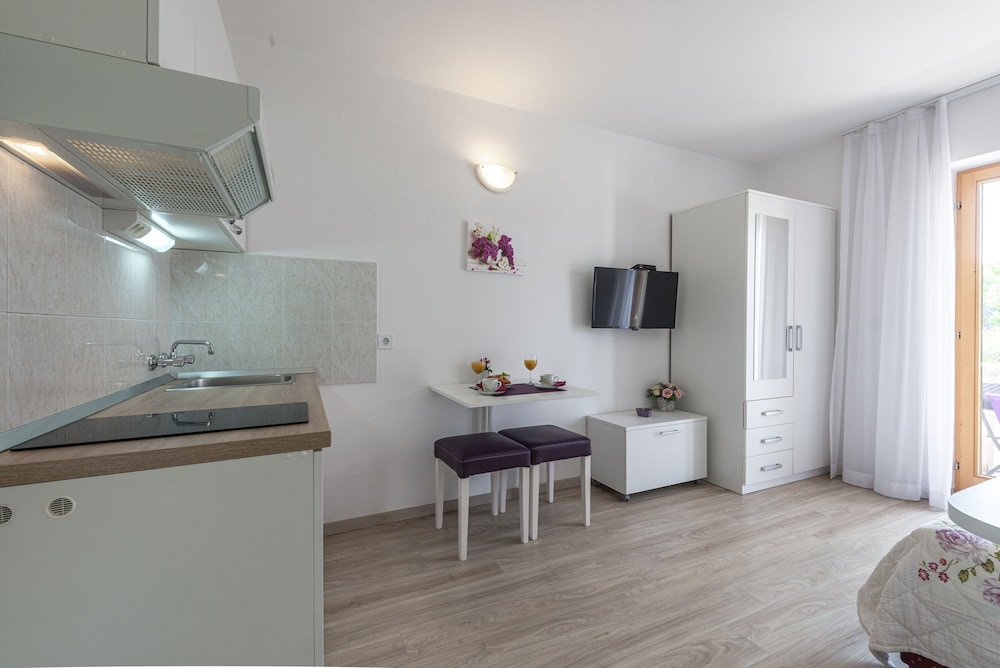 Cina Apartments