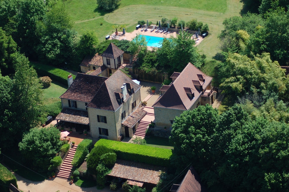 Le Noyer Residence - Property Image 1