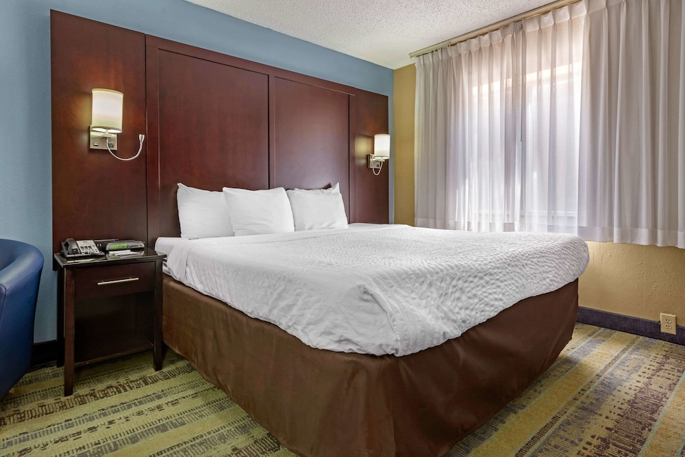 Lexington Vacations - Clarion Hotel Conference Center - North - Property Image 106