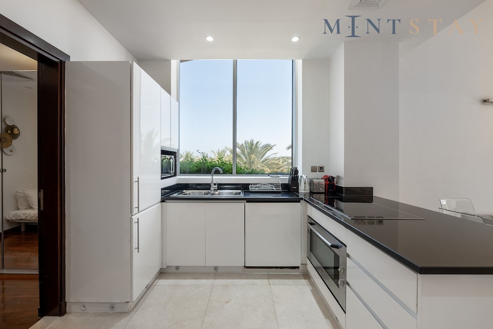Exquisite 2BR w Exclusive Beach Access at the Palm
