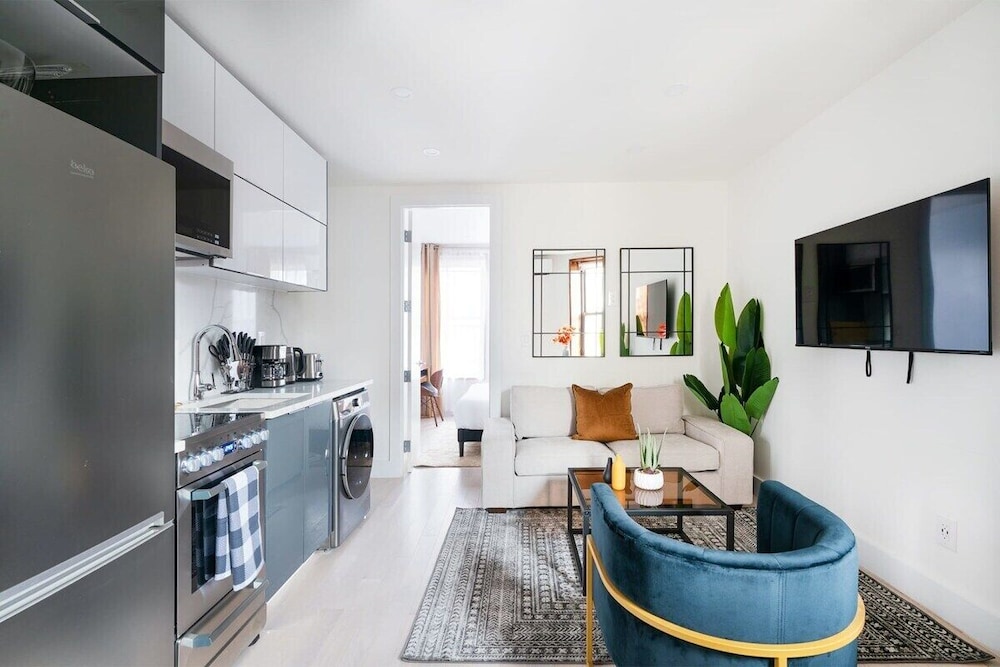 48 Midtown West Apt