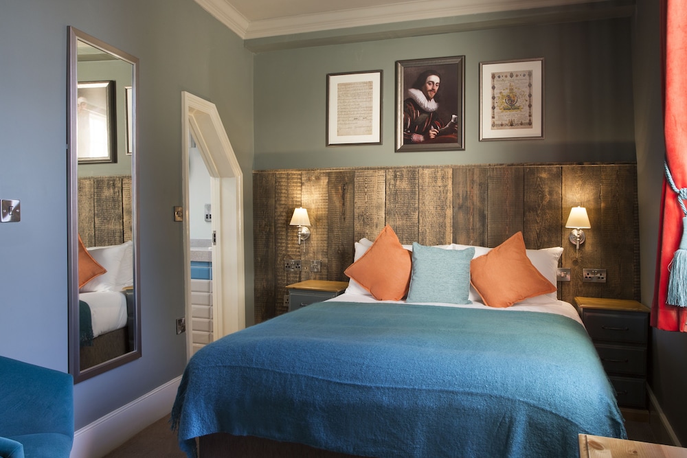The Ostrich Inn