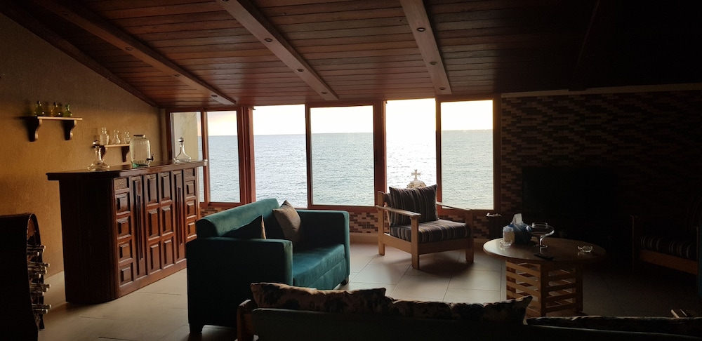 Apartment near Lady of the Sea & Phoenician Wall view 5