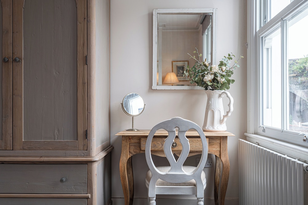 At Home on Southholm by Underthedoormat