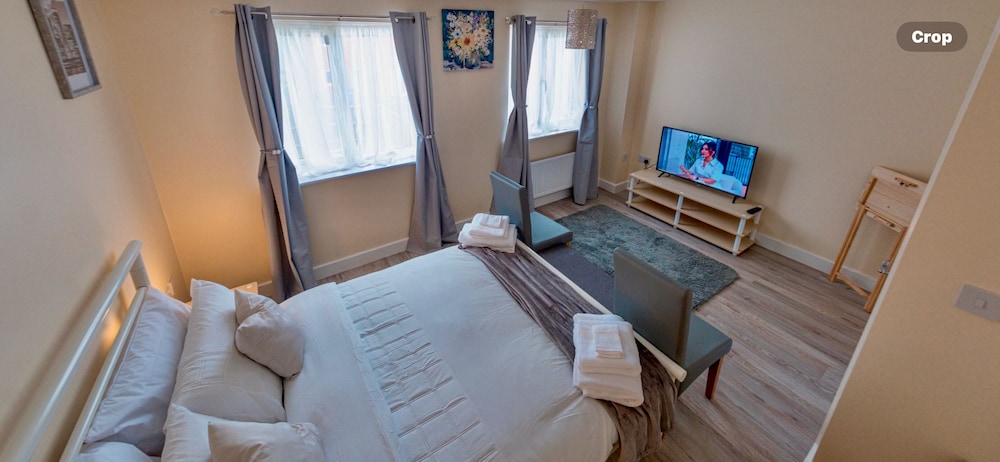 Cosy Home-sleeps 5- Private Garden- Free Parking