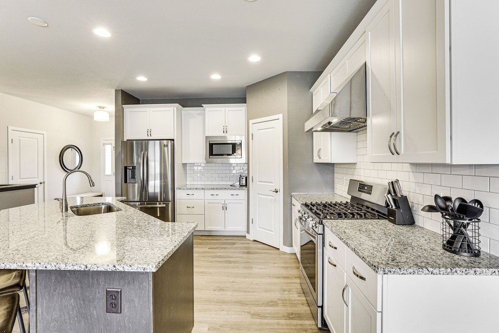 Spacious & Modern Home w/ Deck in Oregon!