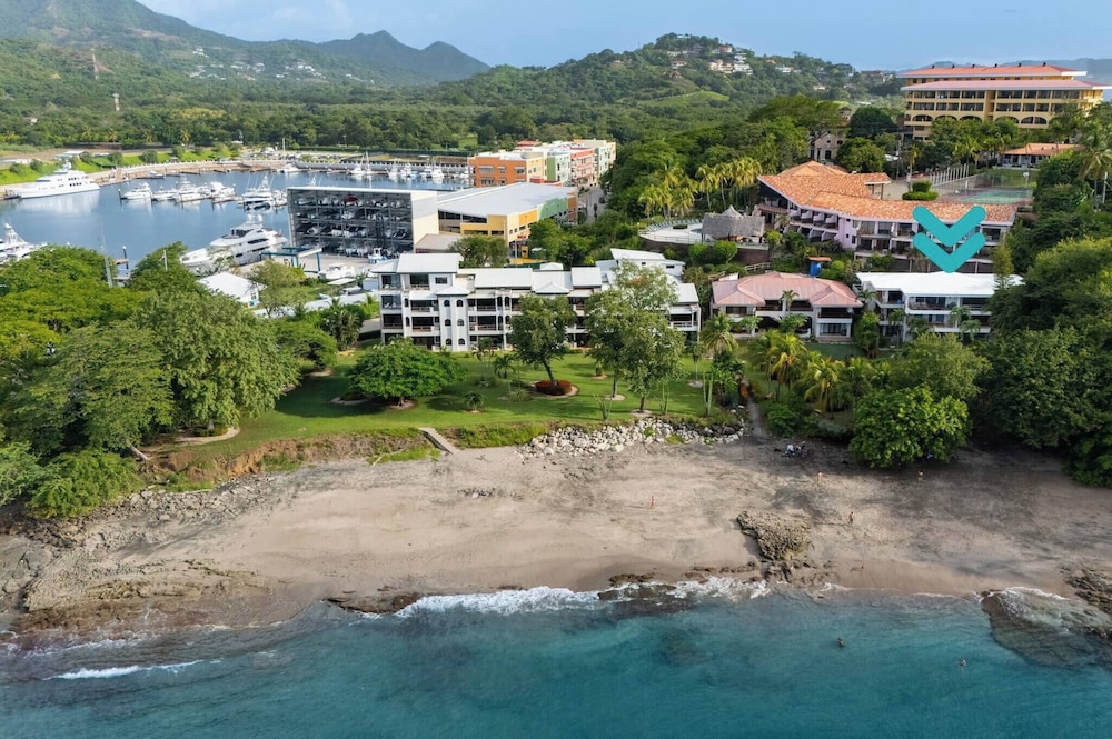 Flamingo Marina Private Beachfront Escape