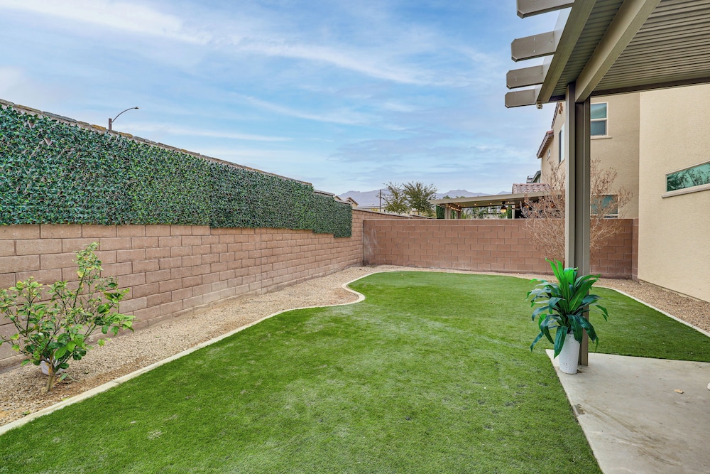 11 Mi to the Strip: Quiet Home in North Las Vegas