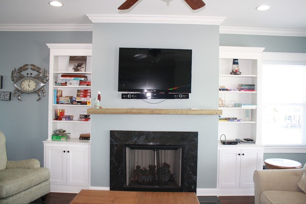Beach Crew 4 Bedroom Home by RedAwning