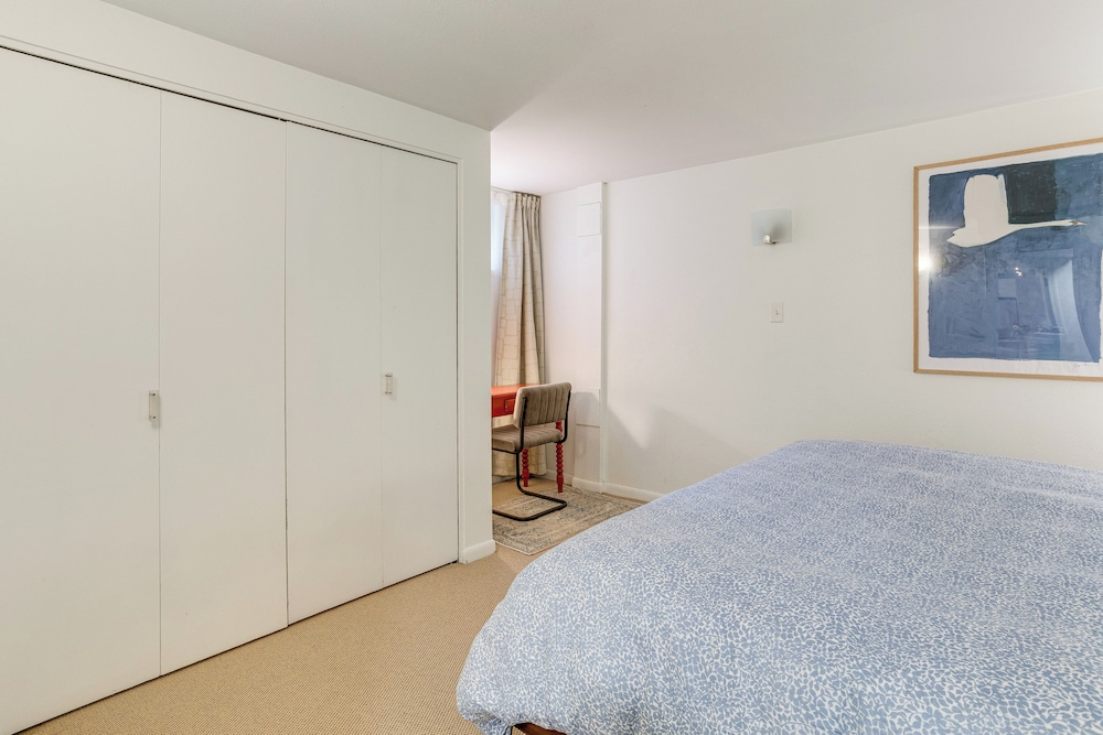 Walkable Apt w/ Off-street Parking in Cheesman!