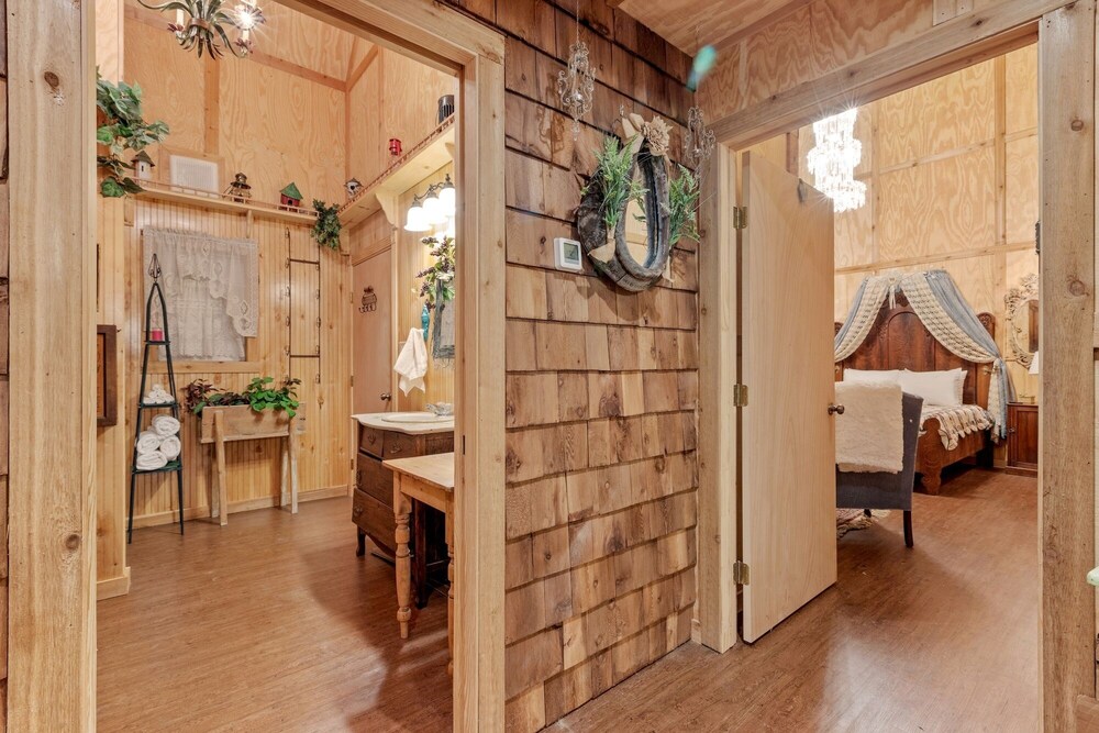 Meme's Purple Barn 1 Bedroom Home by RedAwning view 5