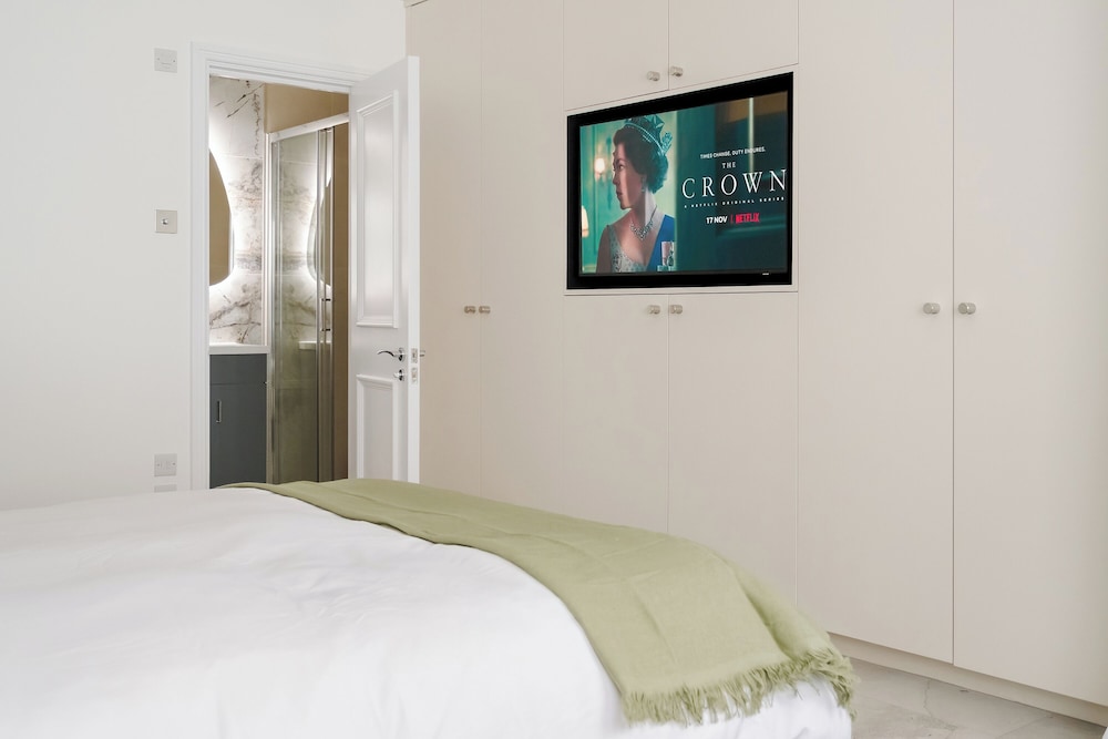 Luxury Oasis in South Kensington WITH AC