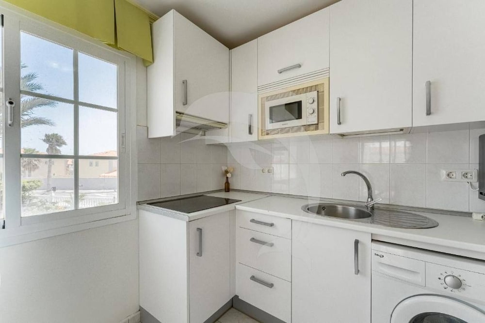El Médano Apartment With Stunning Pool Views