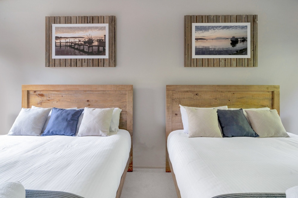 Secluded 3-bed Retreat Moments to the Beach