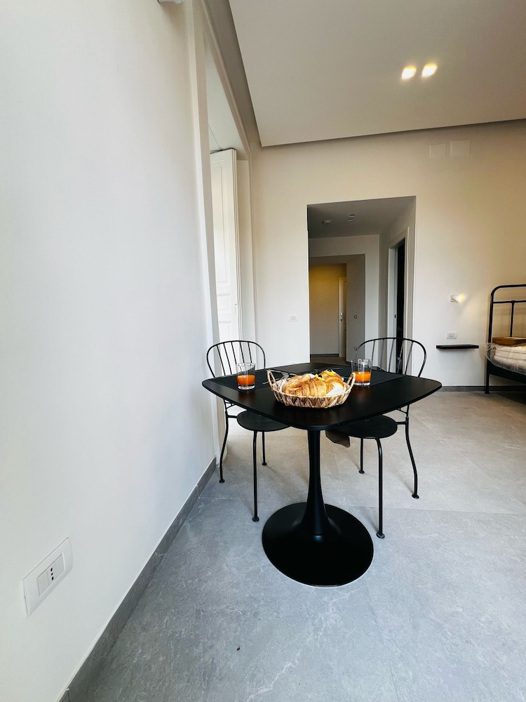Alyde Apartments