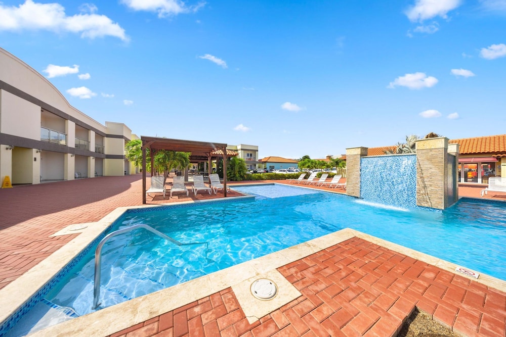 Charming 1br1ba Condo Steps From Eagle Beach