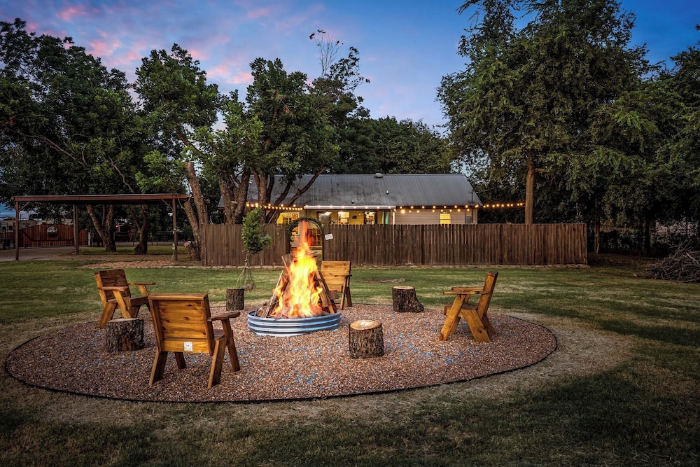 Peace, Space & Starry Nights: Ranch Home in Azle