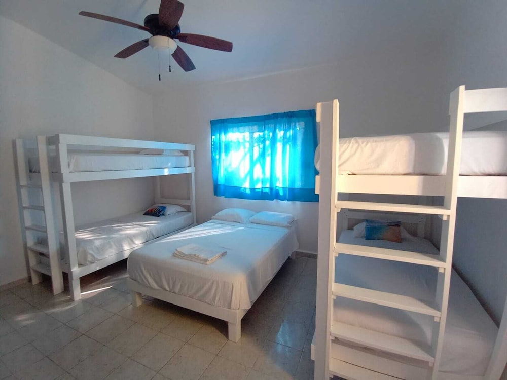 Las Palmas Hostal - Hostel