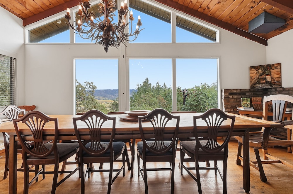 Adventure Alexander Valley Lodge With Pool & Hot Tub 6 Bedroom Villa
